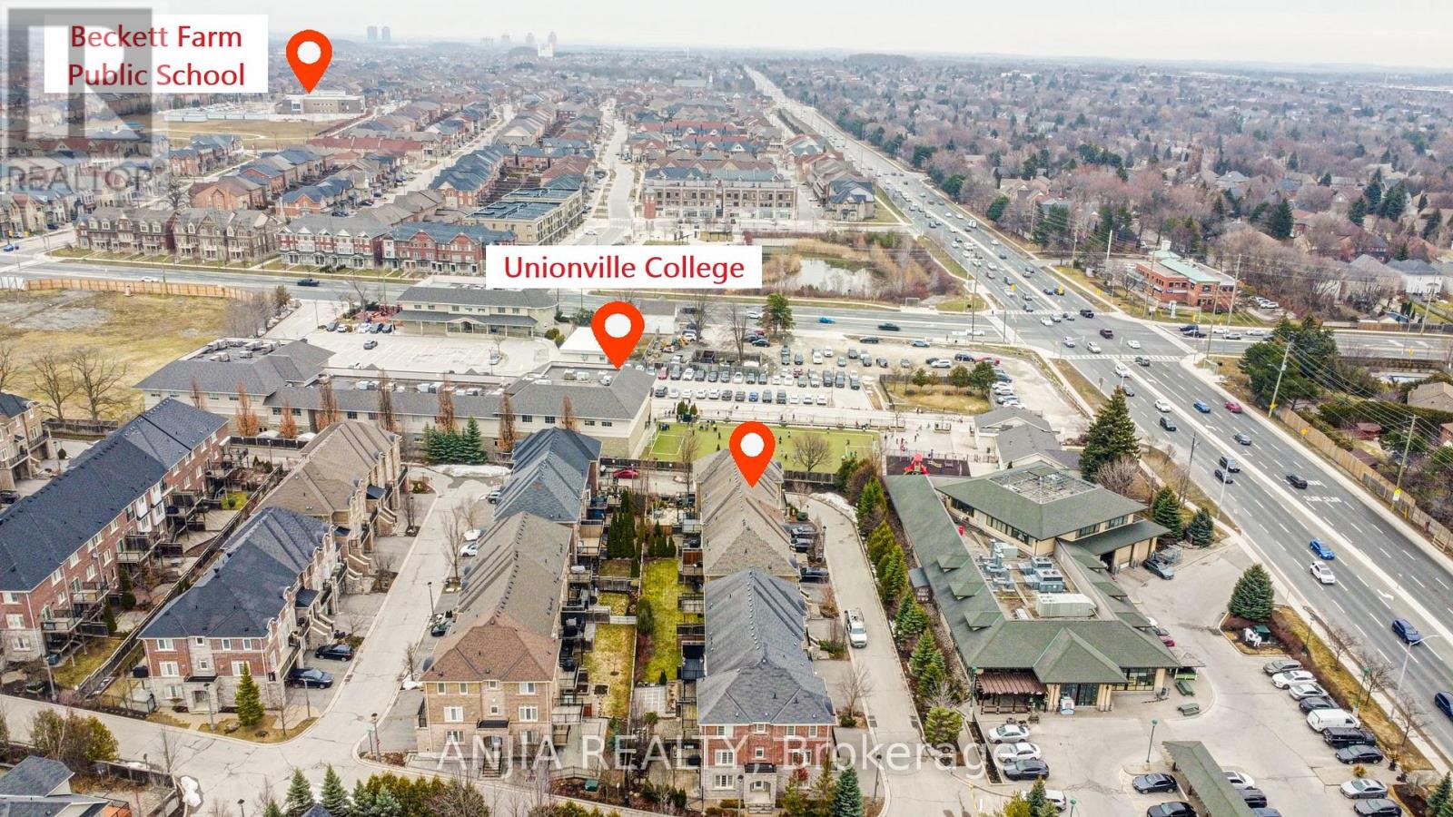 22 Kylemore Way, Markham, Ontario  L6C 0J9 - Photo 4 - N12927854