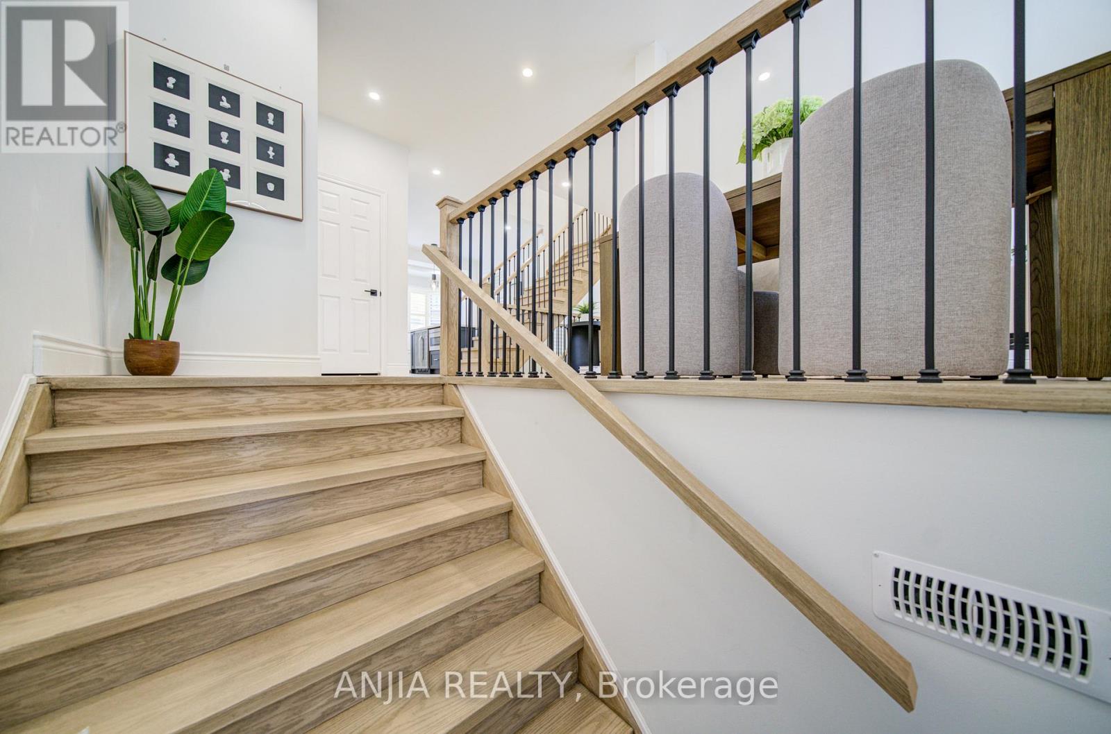 22 Kylemore Way, Markham, Ontario  L6C 0J9 - Photo 8 - N12927854