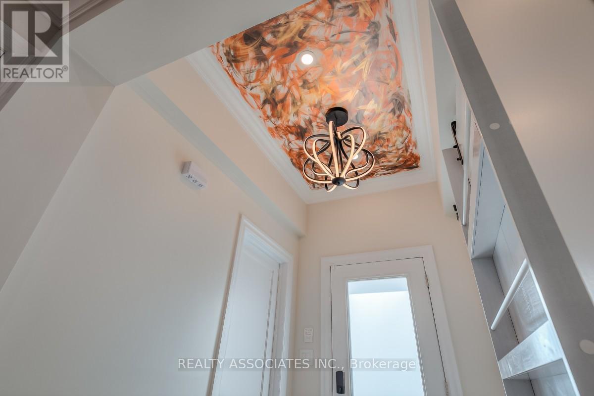 348 Miami Drive, Georgina, Ontario  L4P 2Z7 - Photo 4 - N12927860