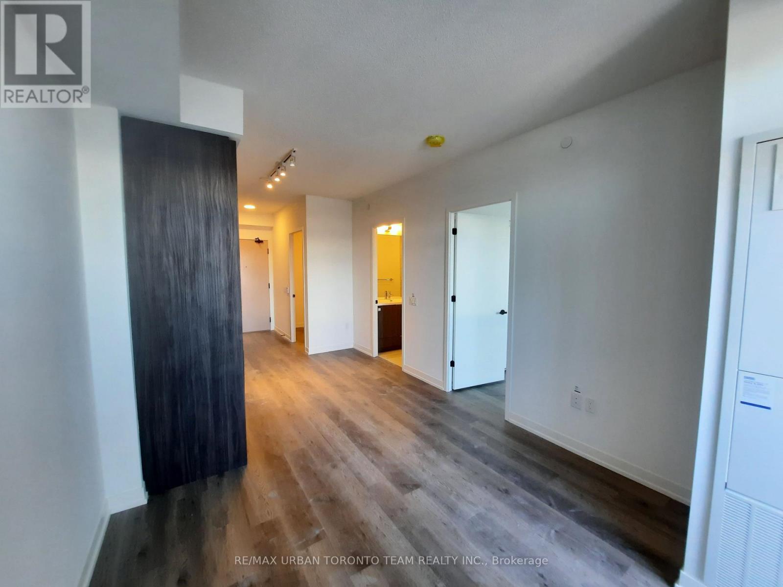 710 - 8 Interchange Way, Vaughan, Ontario  L4K 5Z7 - Photo 3 - N12927874