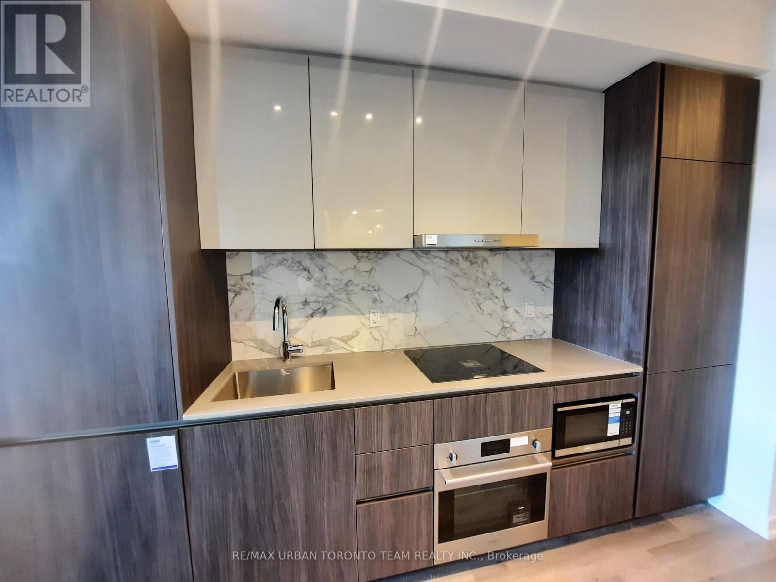 710 - 8 Interchange Way, Vaughan, Ontario  L4K 5Z7 - Photo 4 - N12927874