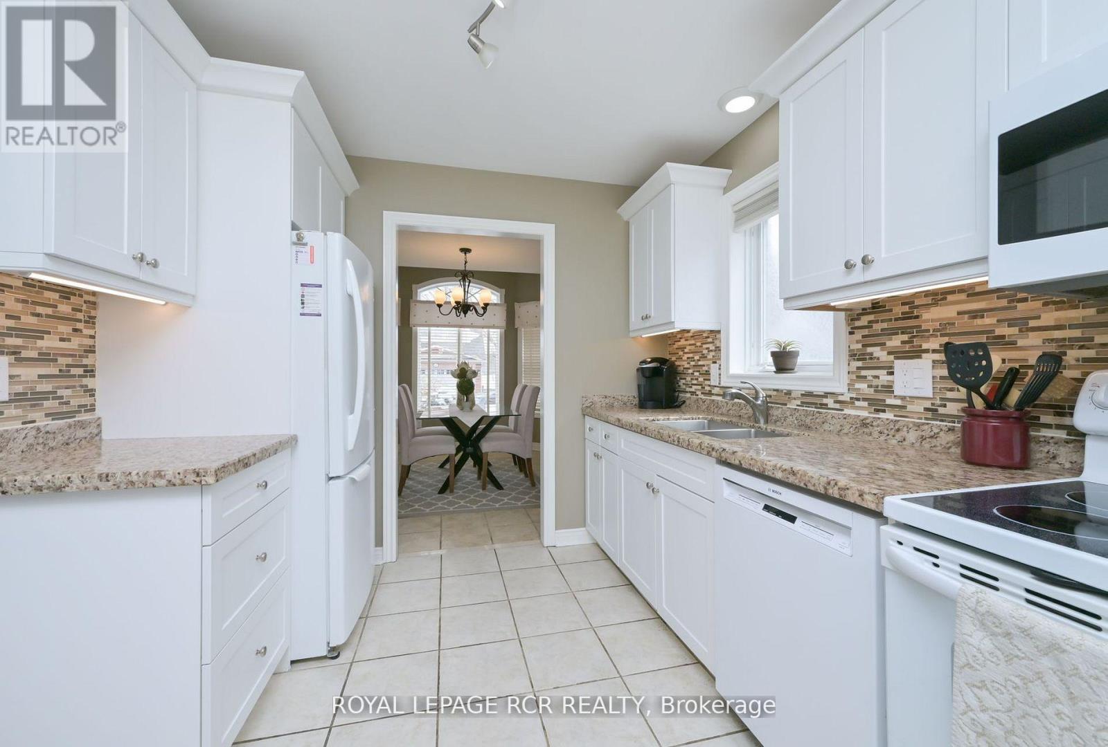 46 Sunset Boulevard, New Tecumseth (Alliston), Ontario  L9R 1Z5 - Photo 6 - N12928016