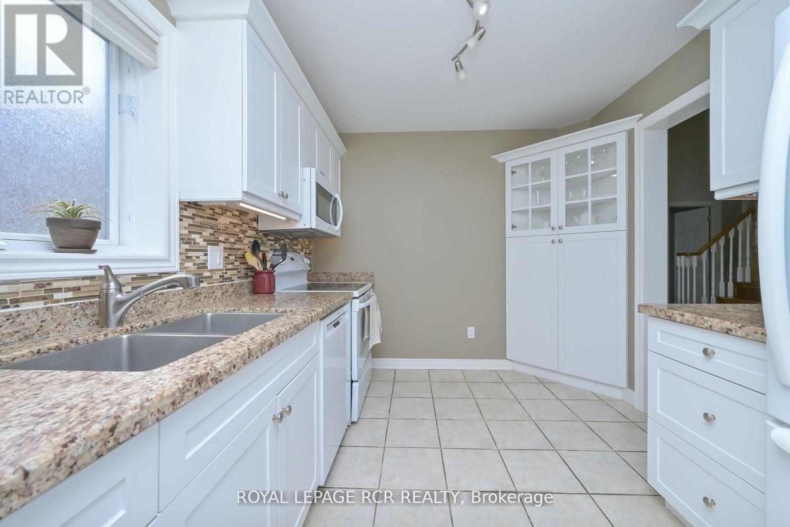 46 Sunset Boulevard, New Tecumseth (Alliston), Ontario  L9R 1Z5 - Photo 8 - N12928016