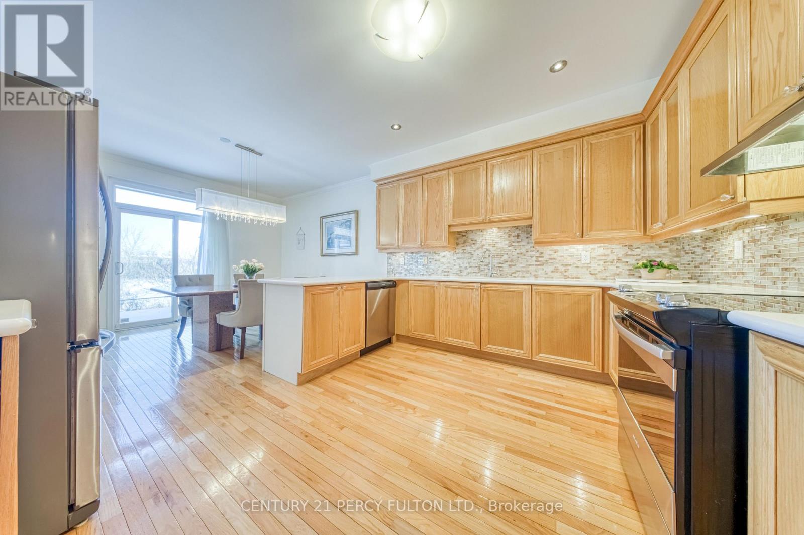 117 Maroon Drive, Richmond Hill, Ontario  L4E 5B7 - Photo 7 - N12928050