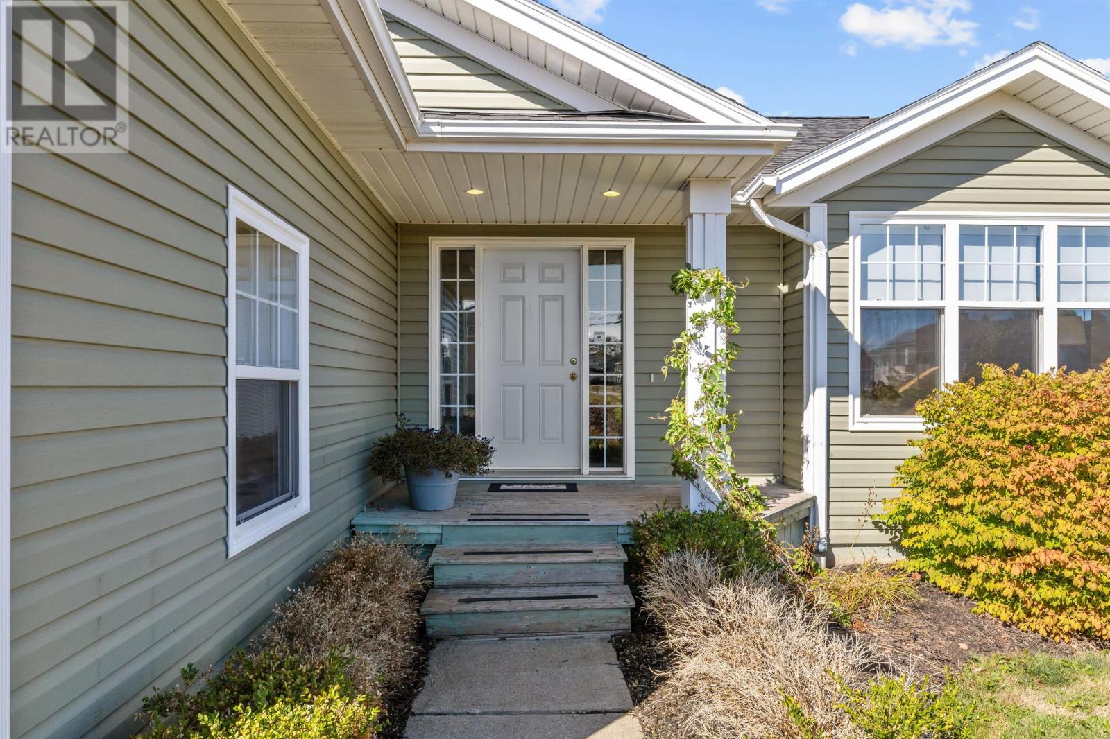 15 Picton Beete Crescent, Stratford, Prince Edward Island  C1B 0C1 - Photo 2 - 202605649