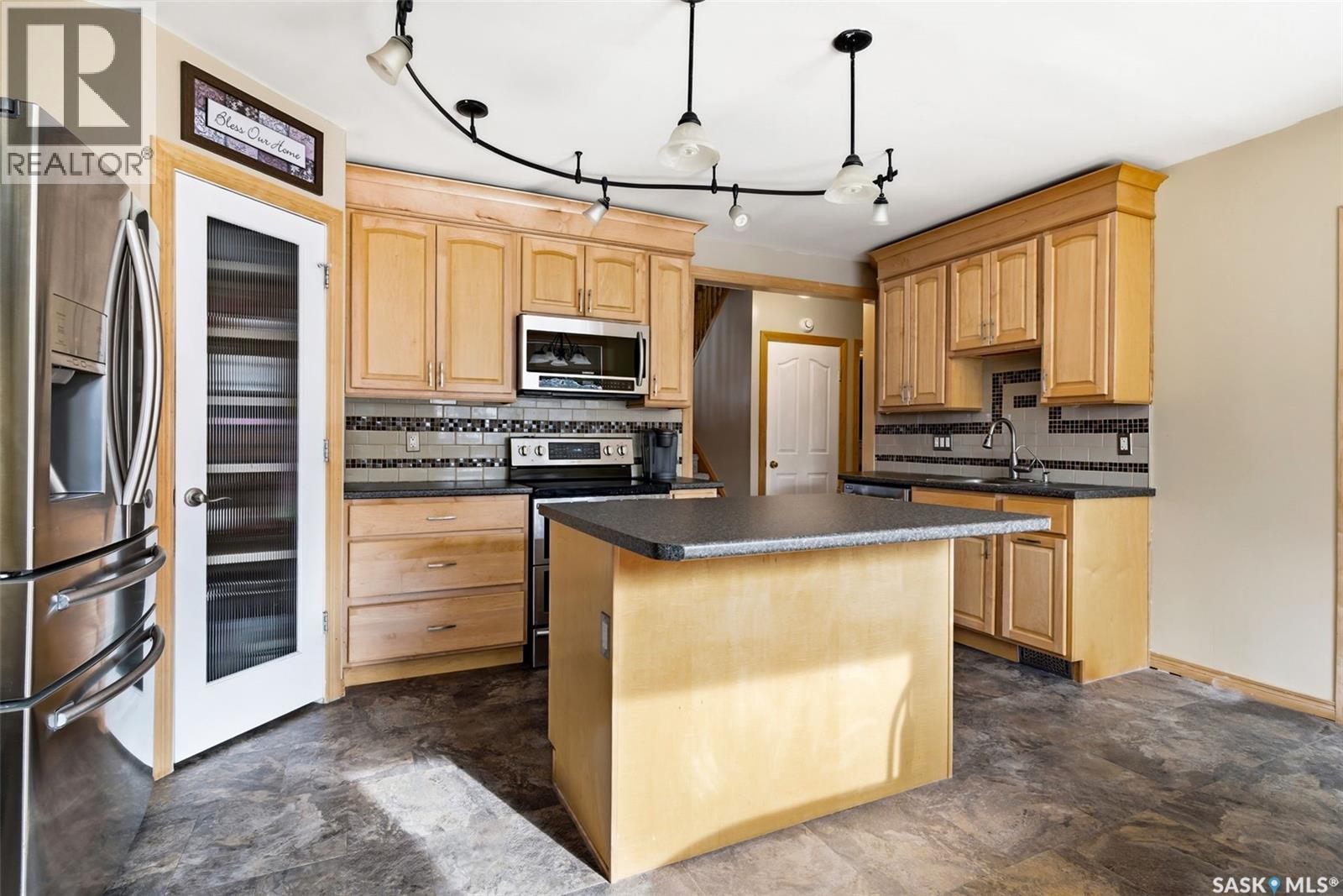 2613 Elliott Drive, Regina, Saskatchewan  S4N 3H8 - Photo 2 - SK031384