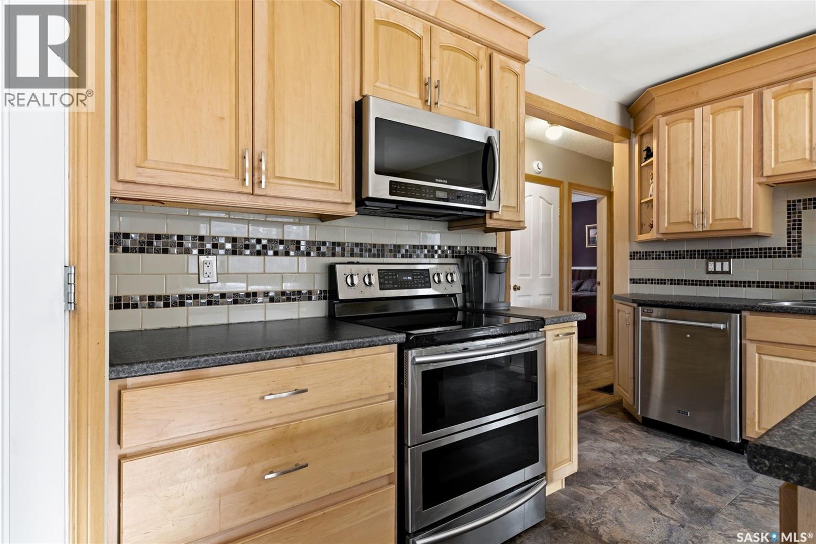 2613 Elliott Drive, Regina, Saskatchewan  S4N 3H8 - Photo 7 - SK031384