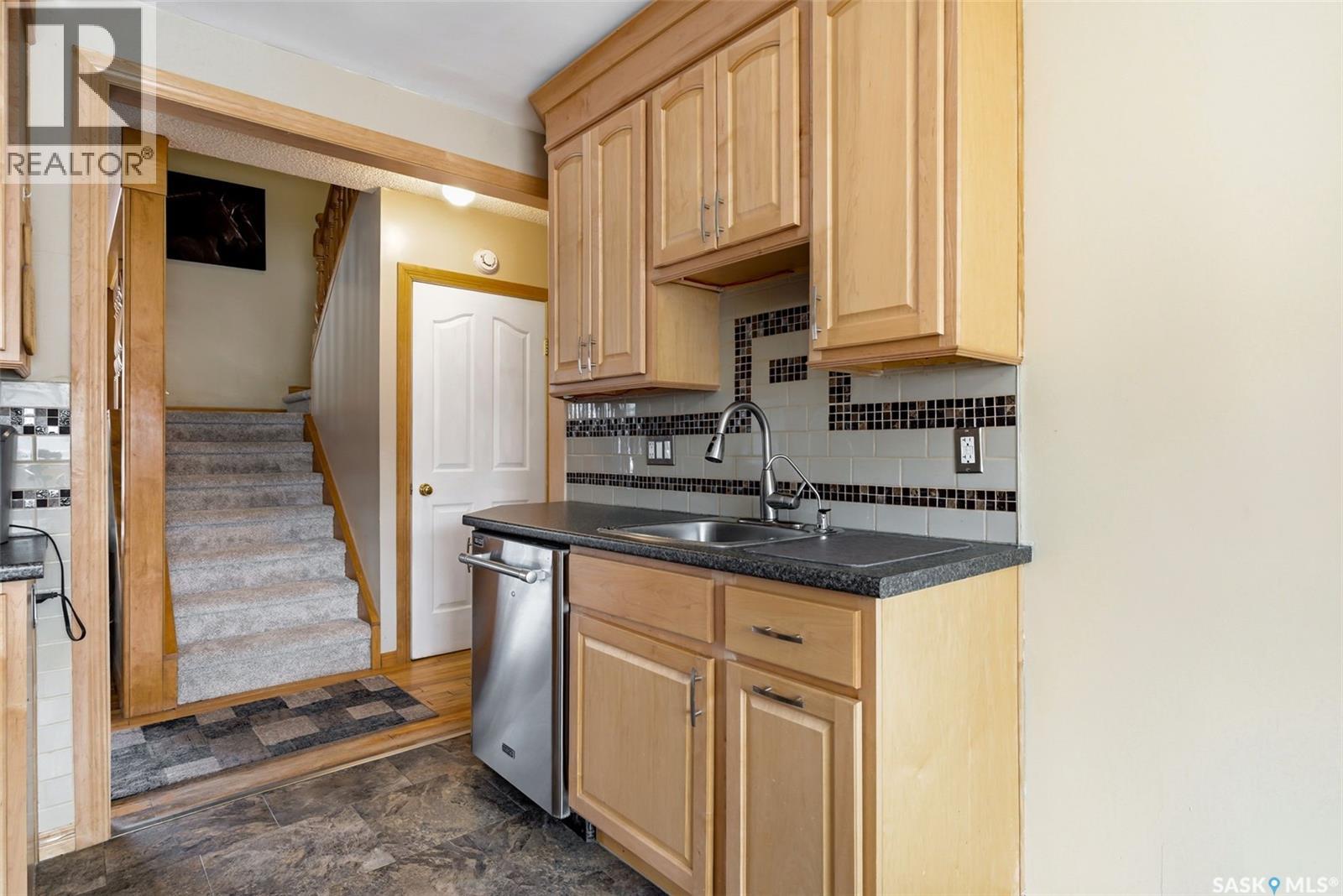 2613 Elliott Drive, Regina, Saskatchewan  S4N 3H8 - Photo 8 - SK031384