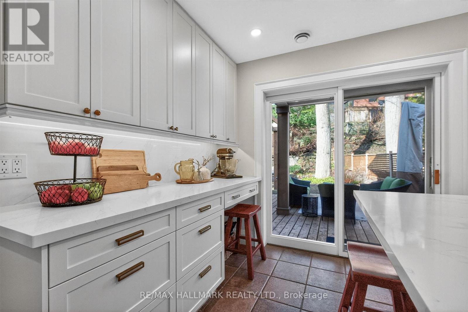 336 Glen Manor Drive, Toronto, Ontario  M4E 2X7 - Photo 19 - E12923970