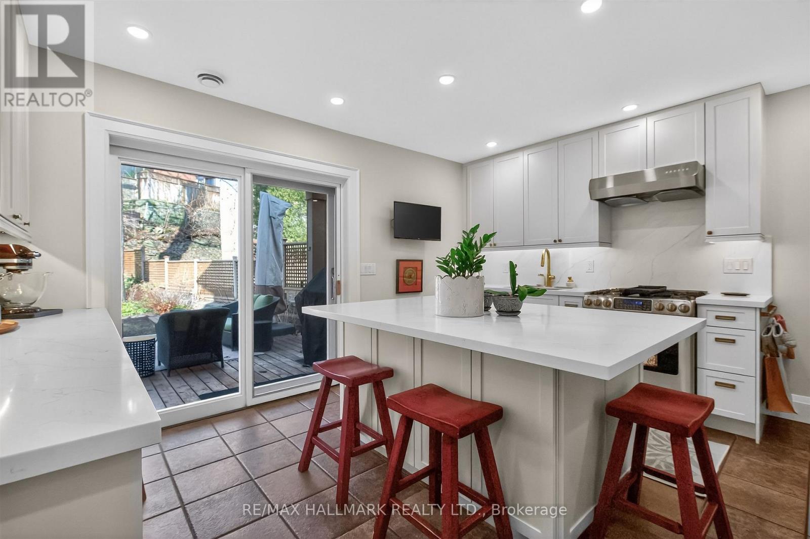 336 Glen Manor Drive, Toronto, Ontario  M4E 2X7 - Photo 15 - E12923970