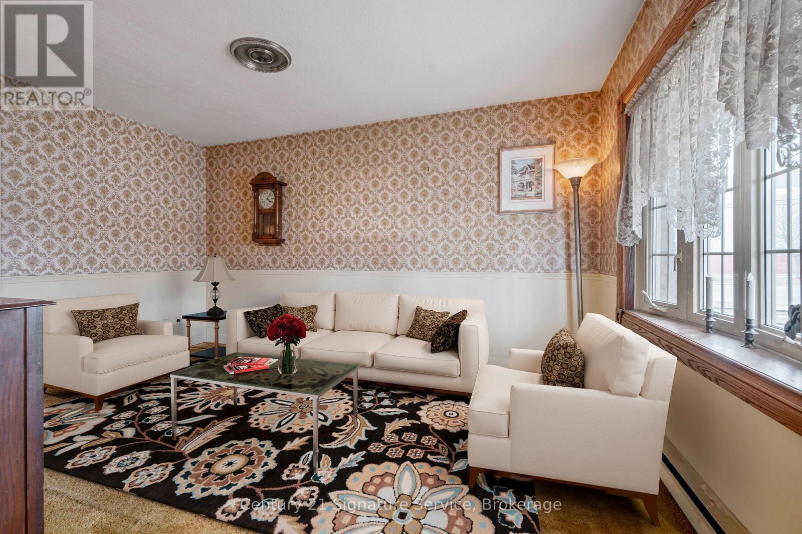 83 Elma Street, Toronto, Ontario  M8V 1X9 - Photo 5 - W12927776