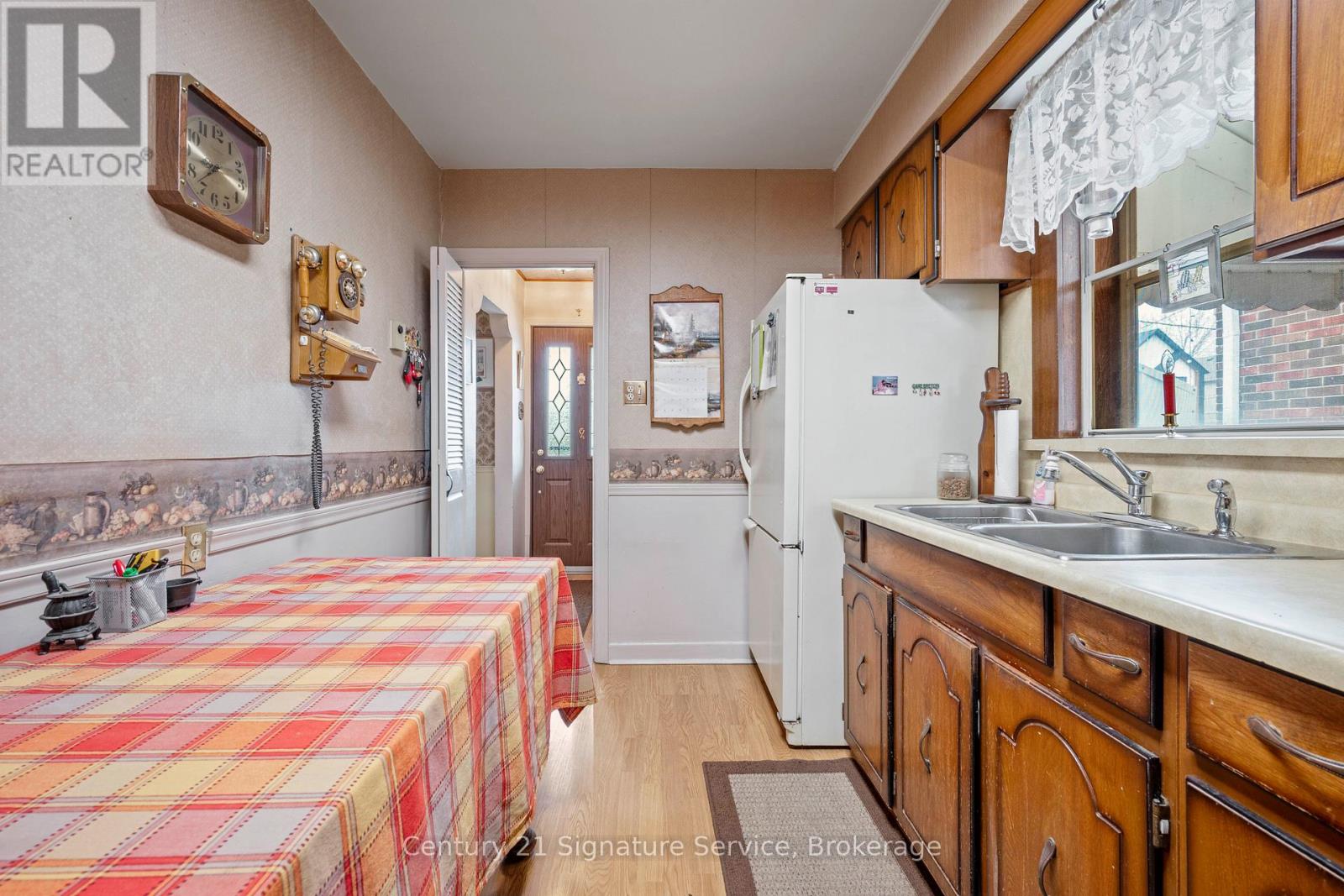 83 Elma Street, Toronto, Ontario  M8V 1X9 - Photo 8 - W12927776