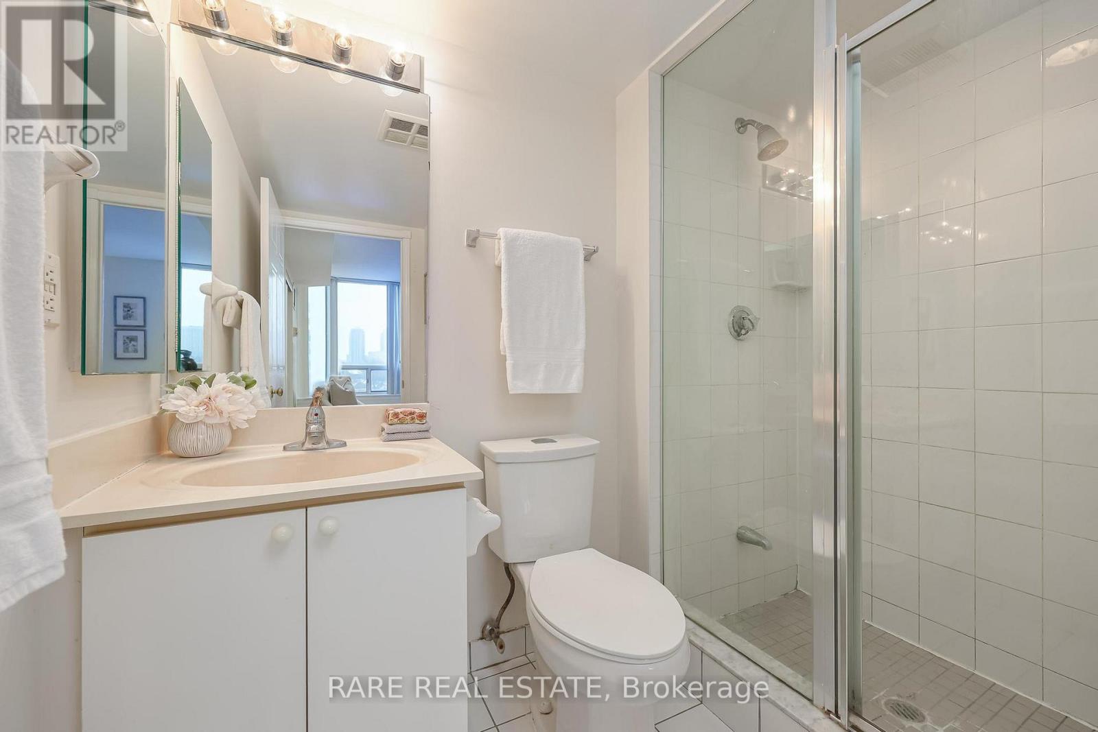 812 - 135 Hillcrest Avenue, Mississauga, Ontario L5B 4B1 - Photo 10 - W12927796