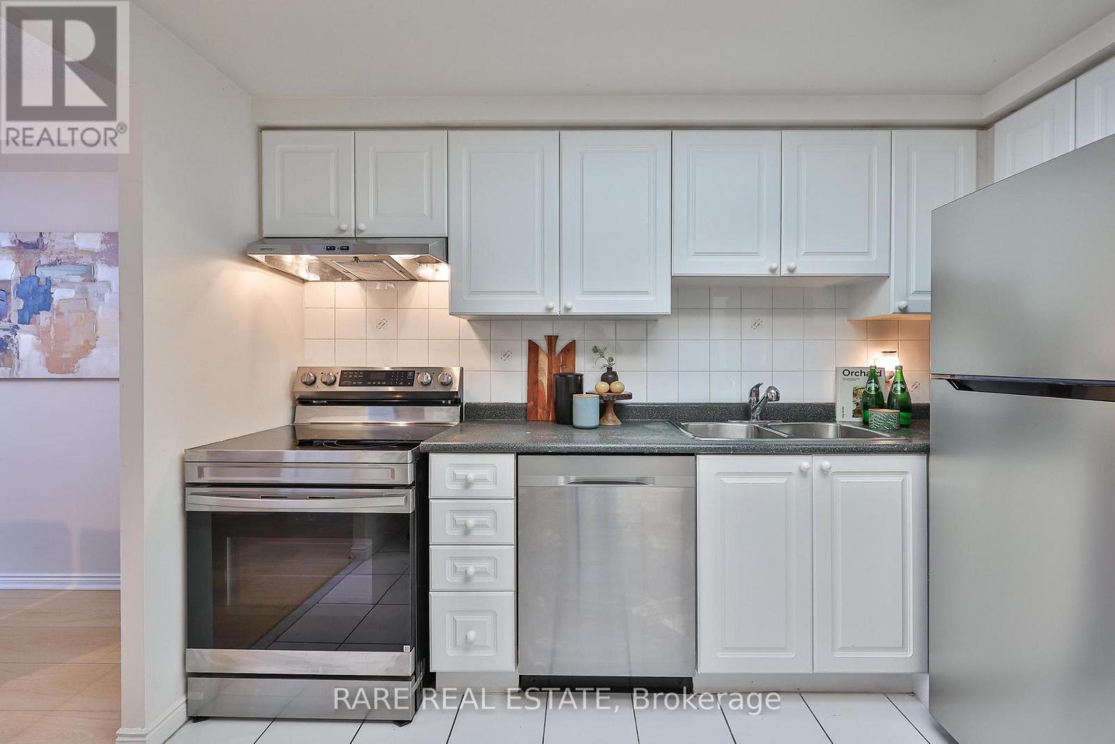 812 - 135 Hillcrest Avenue, Mississauga, Ontario L5B 4B1 - Photo 18 - W12927796