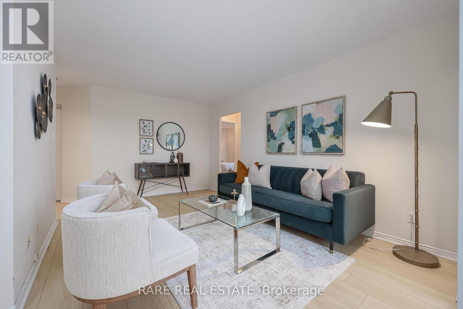 812 - 135 Hillcrest Avenue, Mississauga, Ontario L5B 4B1 - Photo 3 - W12927796