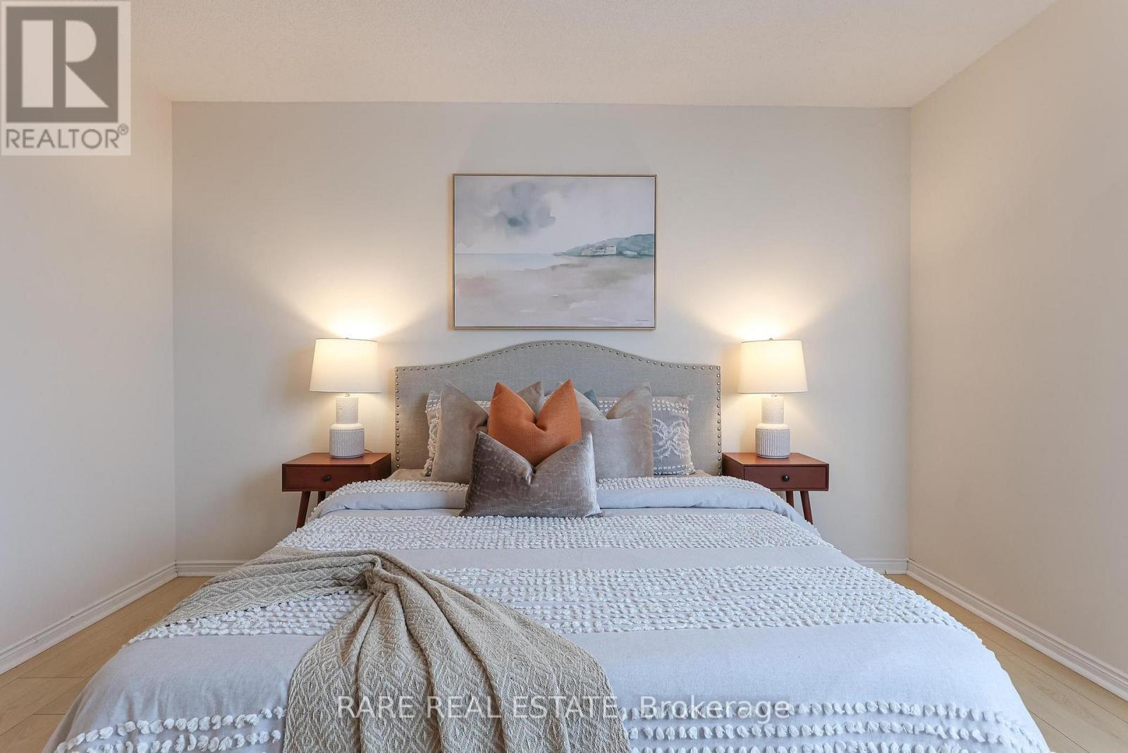 812 - 135 Hillcrest Avenue, Mississauga, Ontario L5B 4B1 - Photo 7 - W12927796