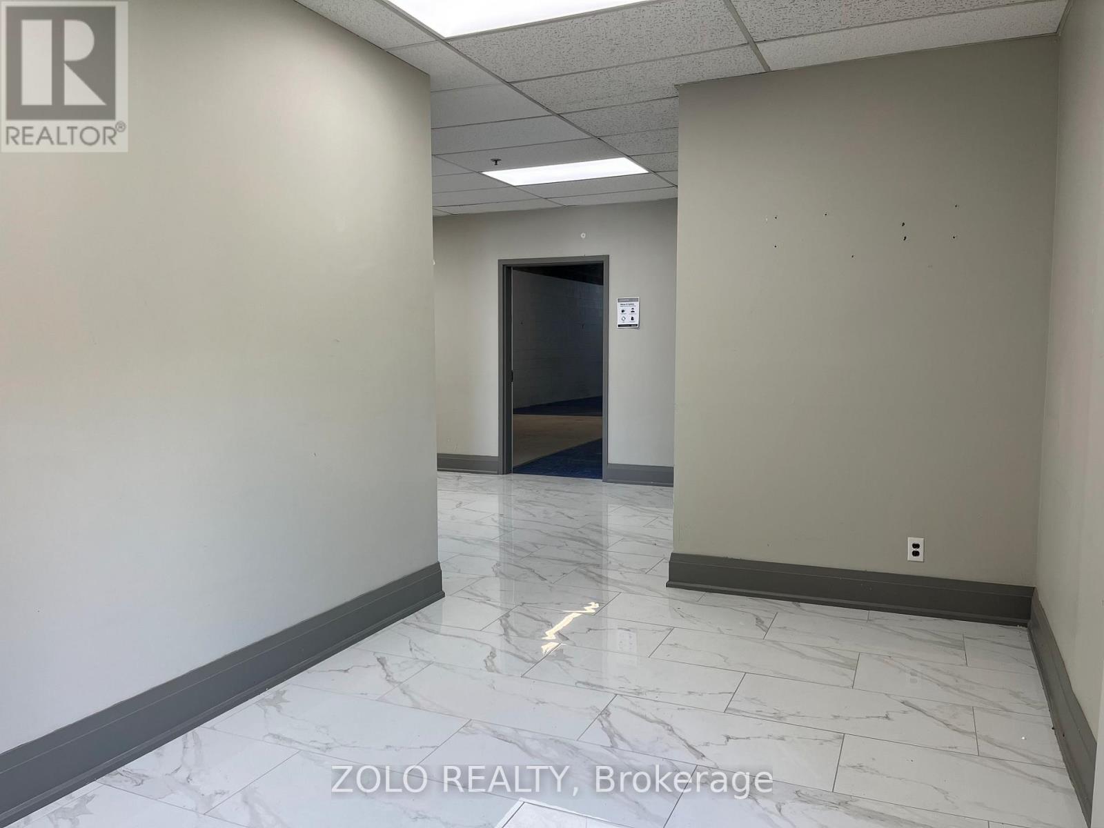 33 - 1200 Aerowood Drive, Mississauga, Ontario  L4W 2S7 - Photo 2 - W12927804