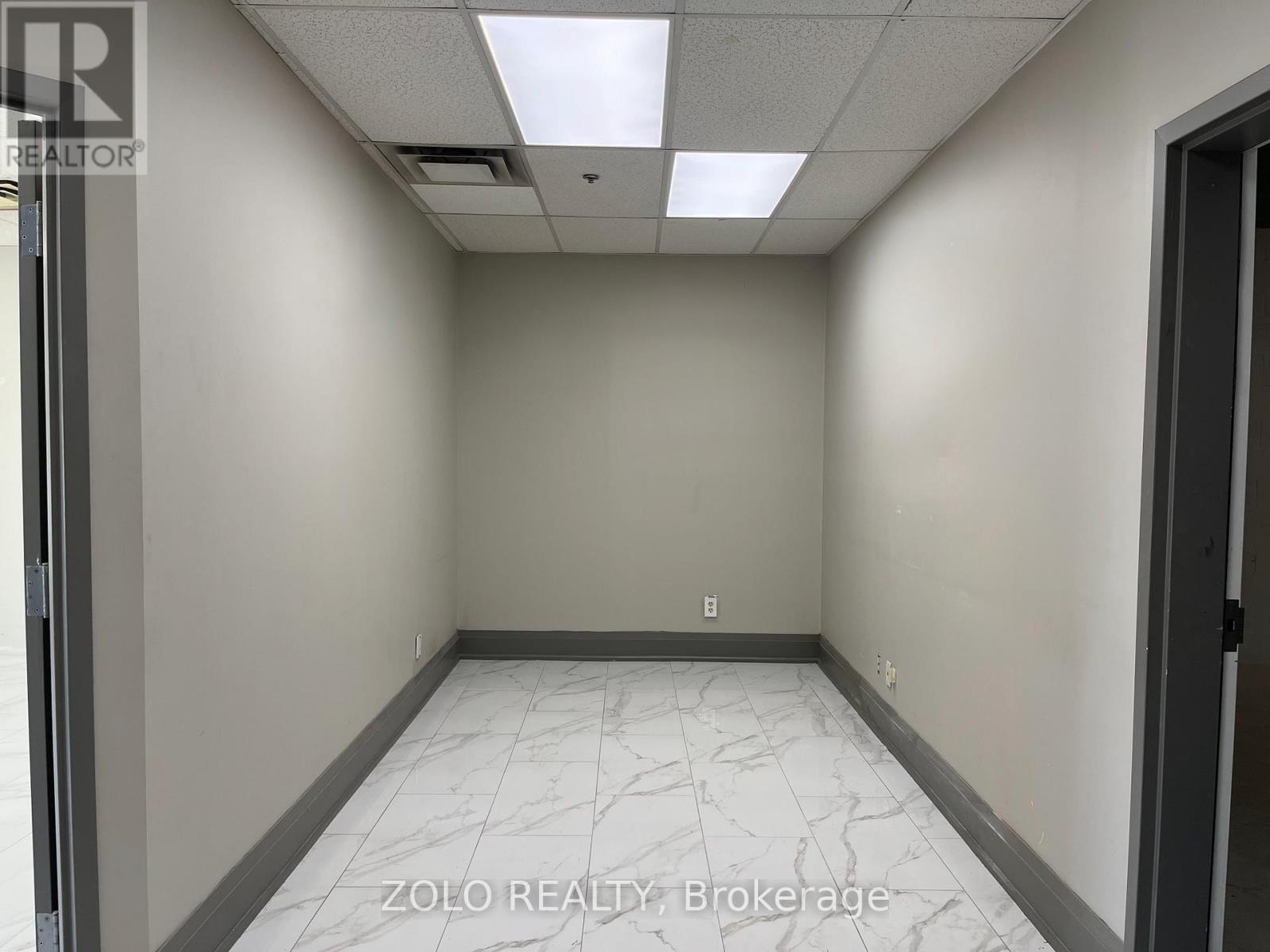 33 - 1200 Aerowood Drive, Mississauga, Ontario  L4W 2S7 - Photo 4 - W12927804