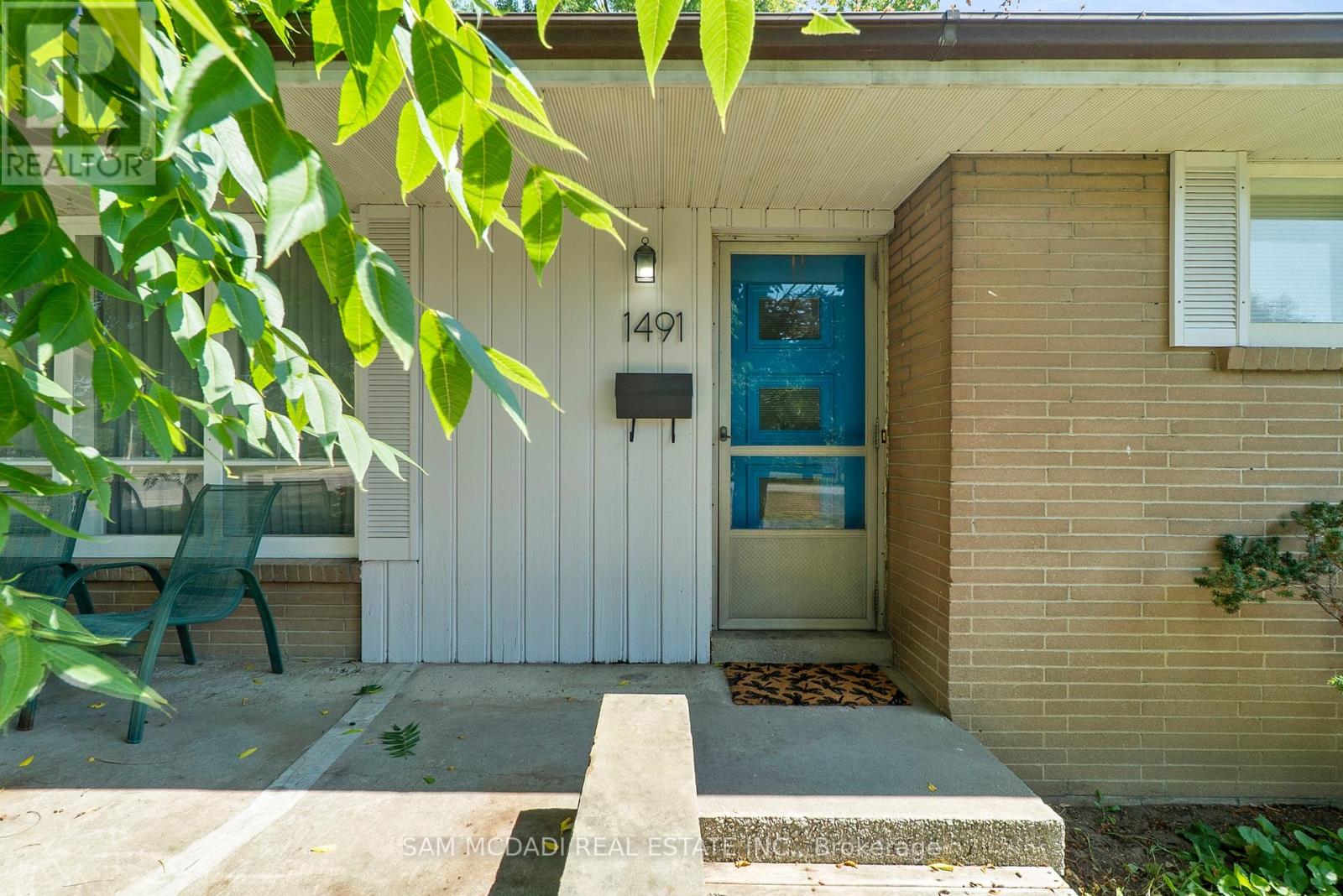 1491 Woodeden Drive, Mississauga, Ontario  L5H 2V1 - Photo 5 - W12927814