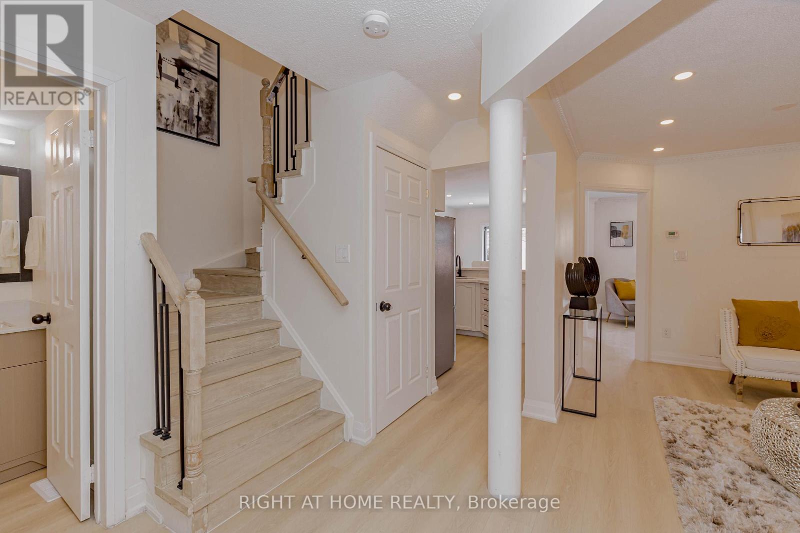 21 Carabram Court, Brampton, Ontario  L6X 4M2 - Photo 8 - W12927850