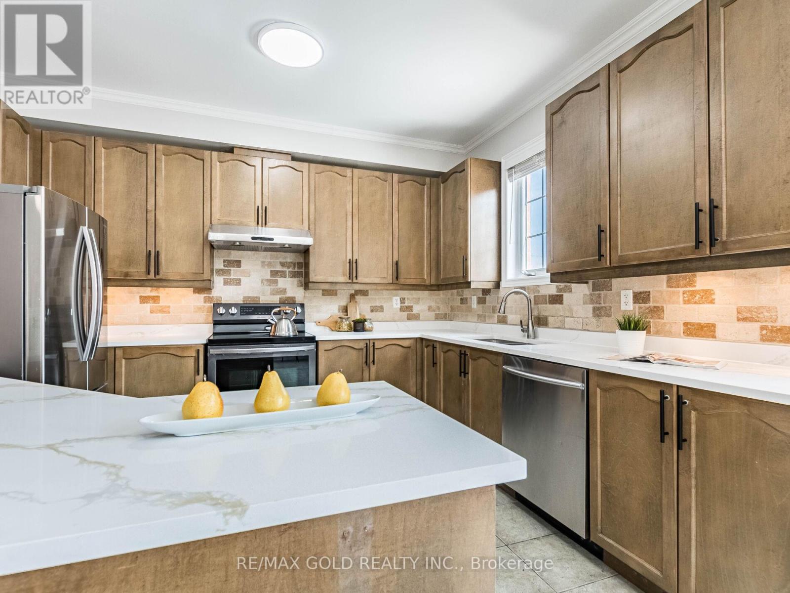 47 Connolly Crescent, Brampton, Ontario L6R 0G9 - Photo 14 - W12927878