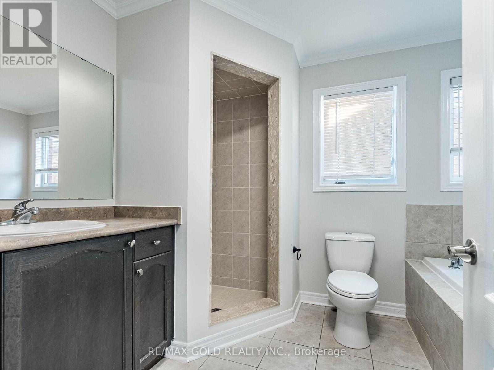 47 Connolly Crescent, Brampton, Ontario L6R 0G9 - Photo 21 - W12927878