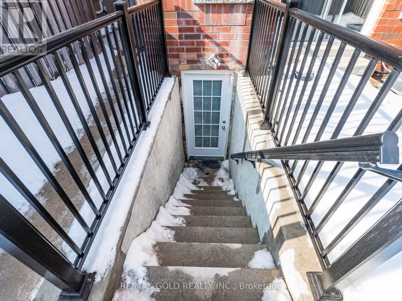 47 Connolly Crescent, Brampton, Ontario L6R 0G9 - Photo 40 - W12927878