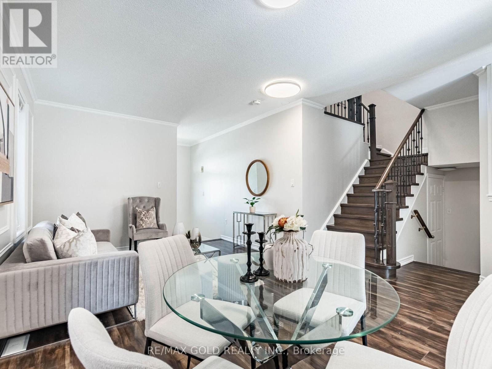 47 Connolly Crescent, Brampton, Ontario L6R 0G9 - Photo 8 - W12927878