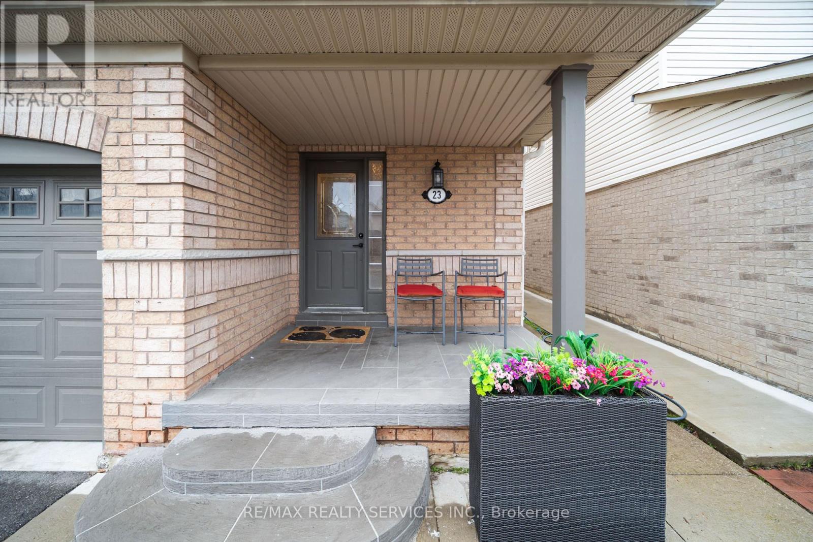23 Earl Grey Crescent, Brampton, Ontario  L7A 2L3 - Photo 4 - W12927916