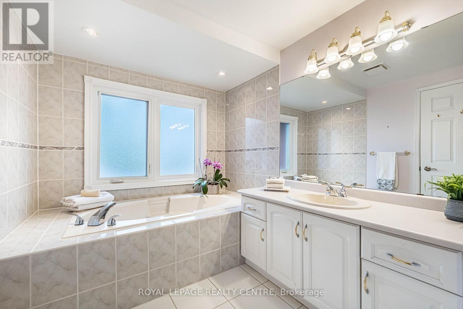 392 Dakota Road, Mississauga, Ontario  L4Z 3A9 - Photo 24 - W12927924