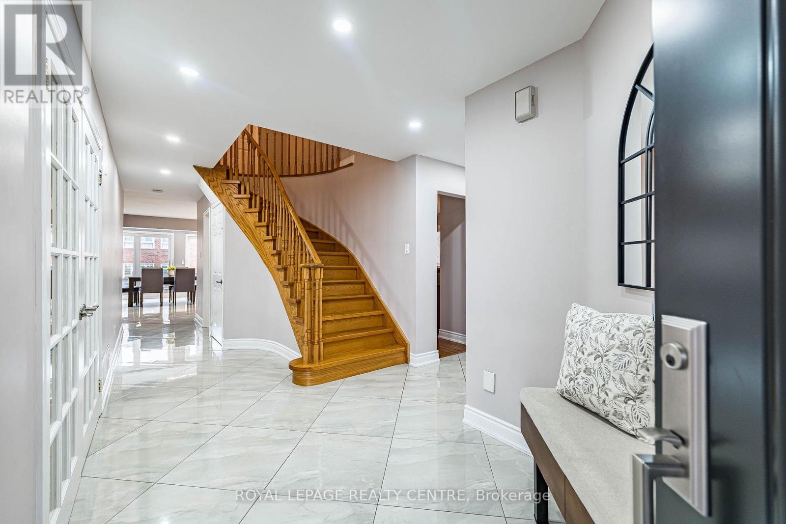 392 Dakota Road, Mississauga, Ontario  L4Z 3A9 - Photo 3 - W12927924