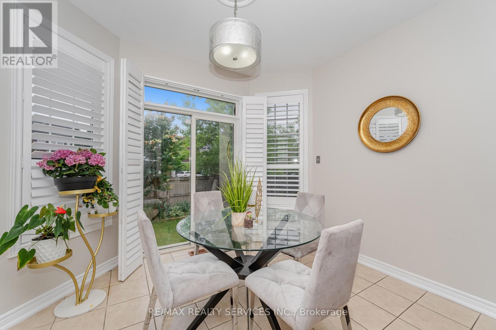 10 Deepcoral Court, Brampton, Ontario  L6V 4P7 - Photo 12 - W12927928