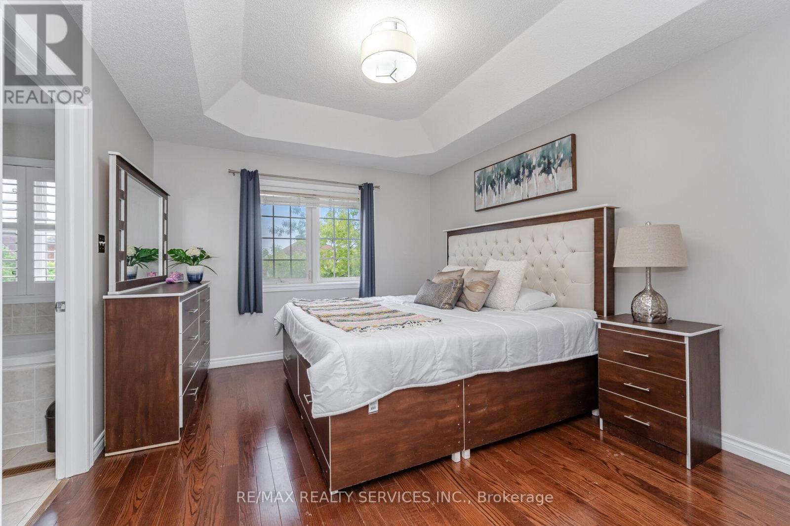 10 Deepcoral Court, Brampton, Ontario  L6V 4P7 - Photo 17 - W12927928