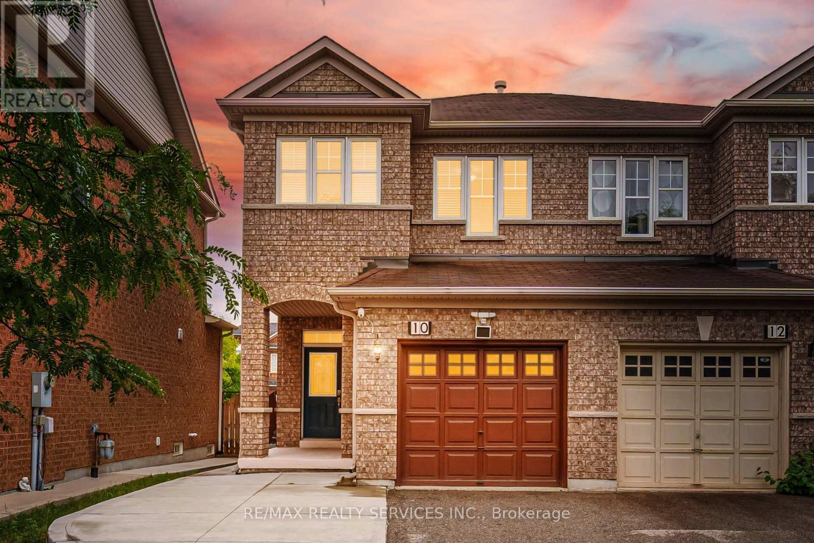 10 Deepcoral Court, Brampton, Ontario  L6V 4P7 - Photo 2 - W12927928