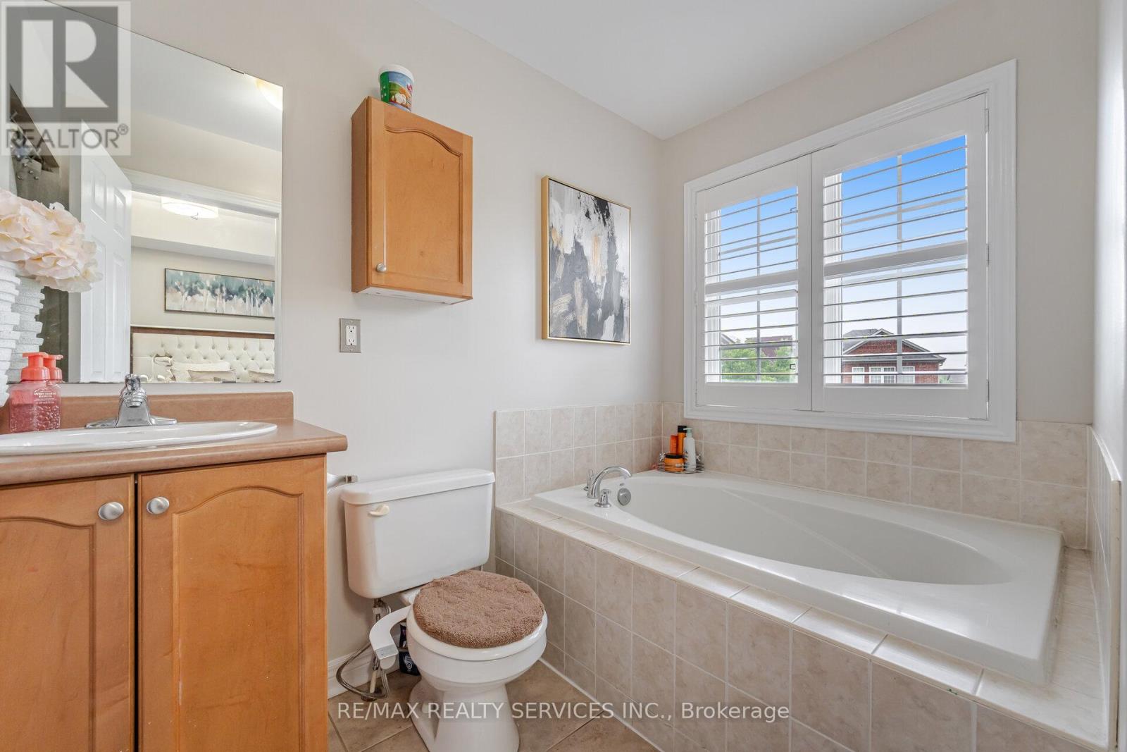 10 Deepcoral Court, Brampton, Ontario  L6V 4P7 - Photo 20 - W12927928