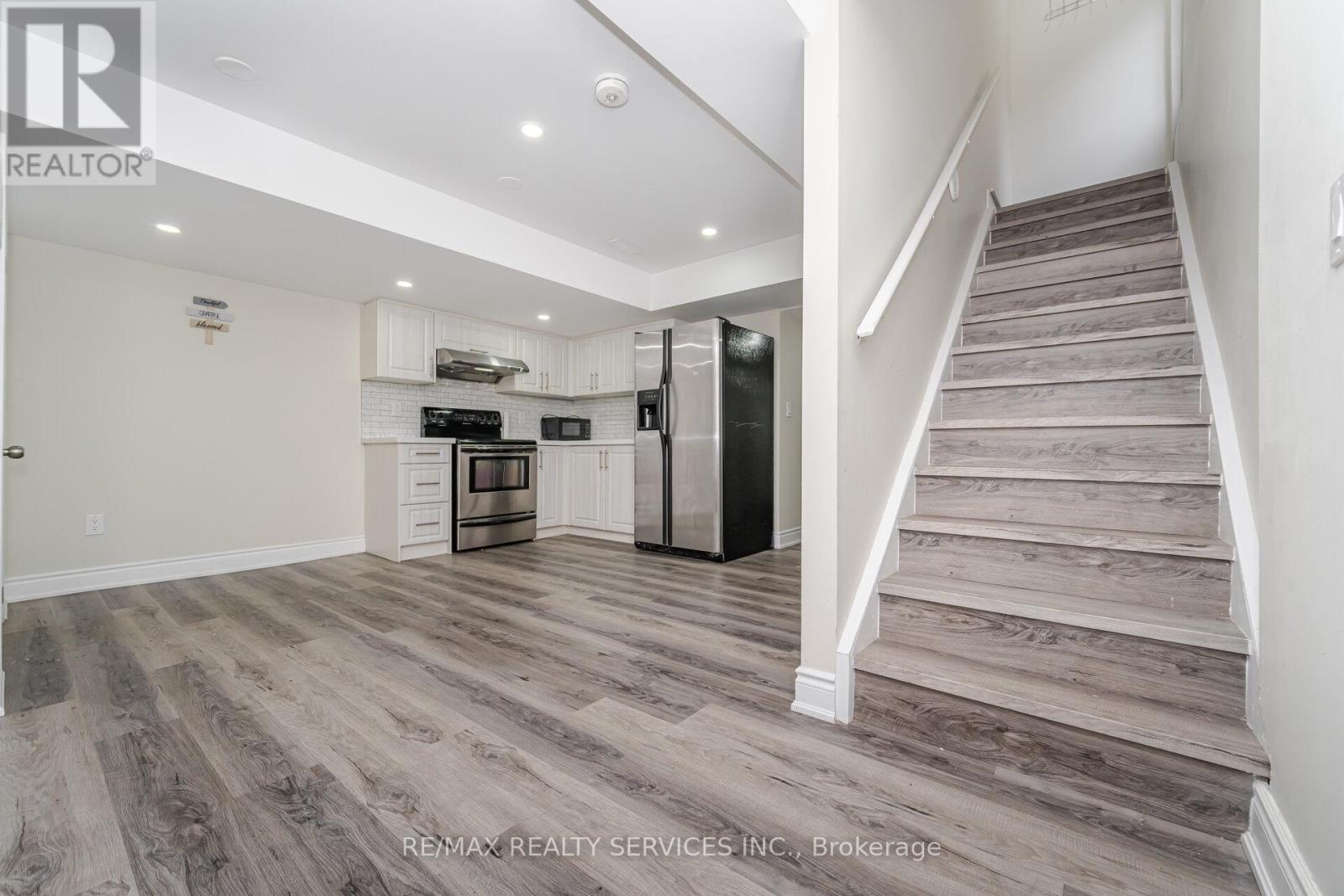 10 Deepcoral Court, Brampton, Ontario  L6V 4P7 - Photo 27 - W12927928