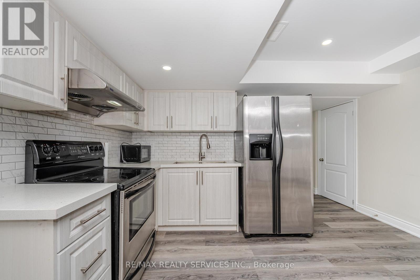 10 Deepcoral Court, Brampton, Ontario  L6V 4P7 - Photo 29 - W12927928