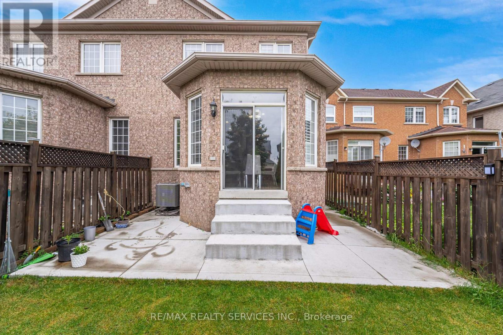 10 Deepcoral Court, Brampton, Ontario  L6V 4P7 - Photo 38 - W12927928