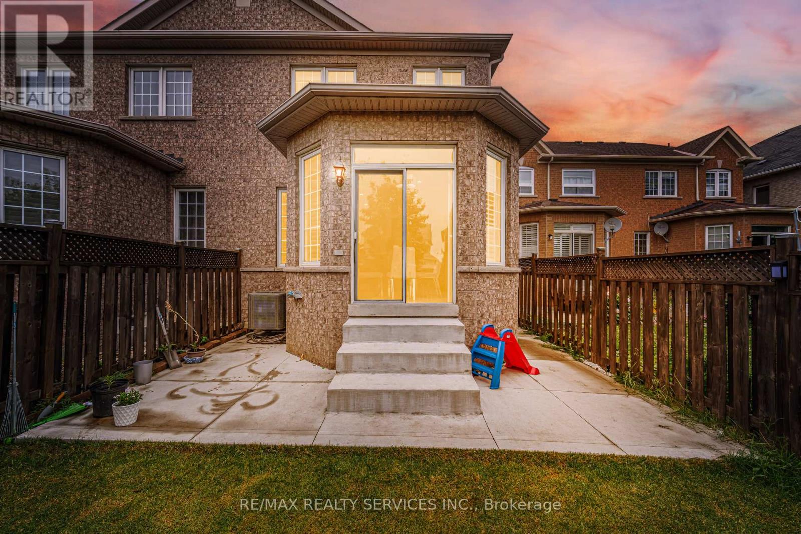 10 Deepcoral Court, Brampton, Ontario  L6V 4P7 - Photo 42 - W12927928