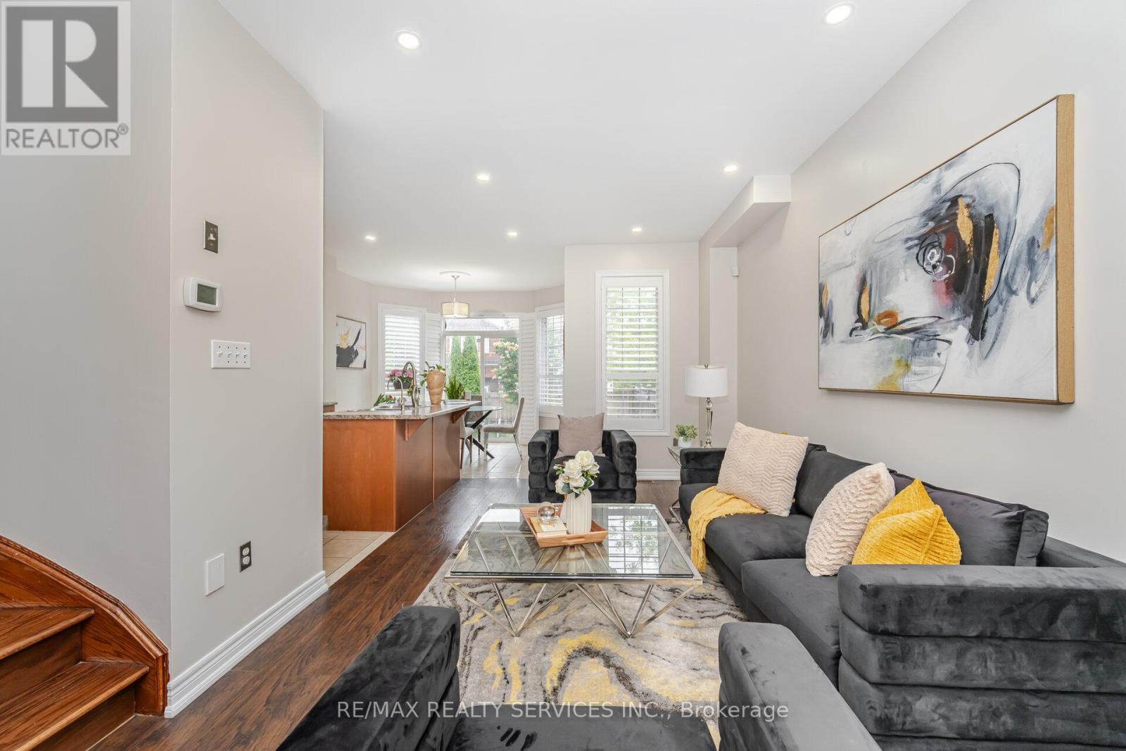 10 Deepcoral Court, Brampton, Ontario  L6V 4P7 - Photo 7 - W12927928