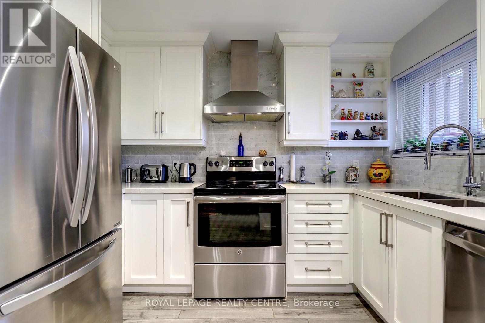 1296 Woodhill Court, Mississauga, Ontario  L5E 3H1 - Photo 19 - W12927962