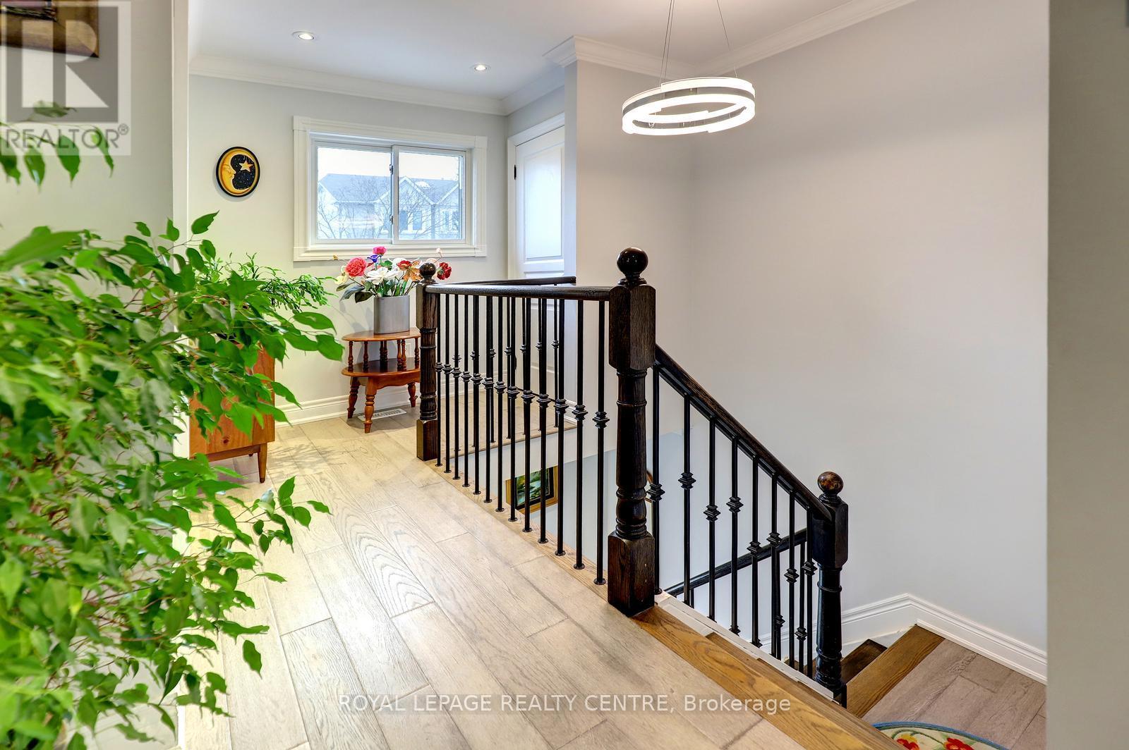 1296 Woodhill Court, Mississauga, Ontario  L5E 3H1 - Photo 24 - W12927962