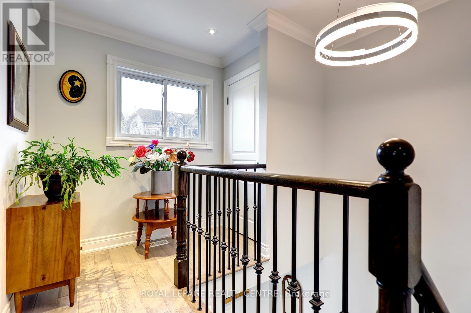 1296 Woodhill Court, Mississauga, Ontario  L5E 3H1 - Photo 25 - W12927962