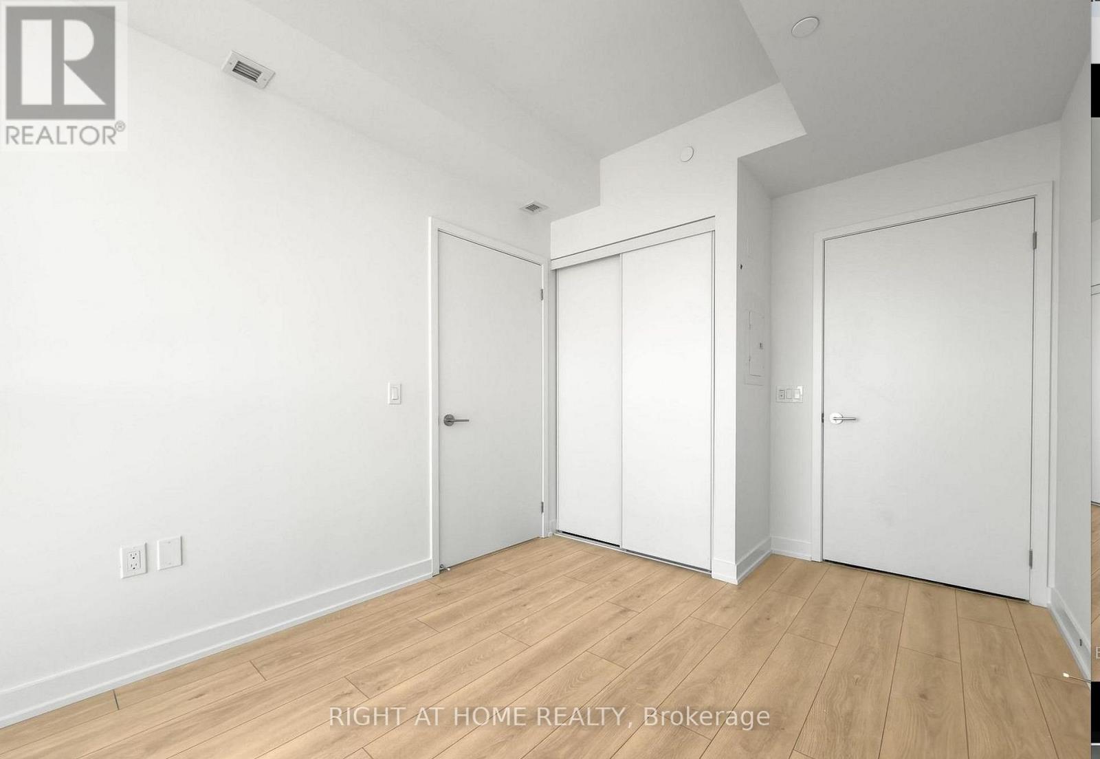 2301 - 1 Fairview Road E, Mississauga, Ontario  L5A 0B4 - Photo 12 - W12927976