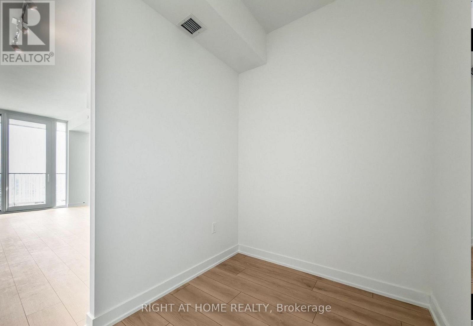 2301 - 1 Fairview Road E, Mississauga, Ontario  L5A 0B4 - Photo 13 - W12927976