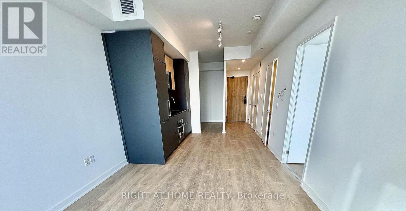 2301 - 1 Fairview Road E, Mississauga, Ontario  L5A 0B4 - Photo 8 - W12927976