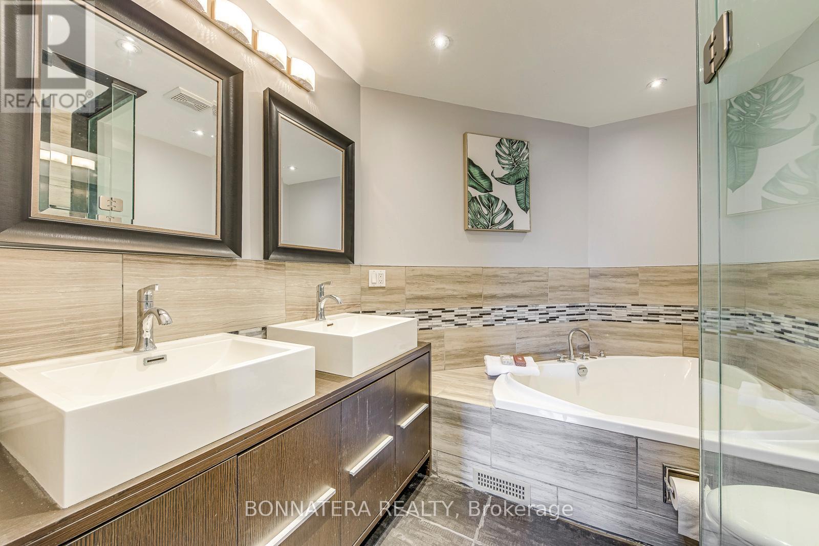 4836 Rosebush Road, Mississauga, Ontario  L5M 5N1 - Photo 29 - W12927978