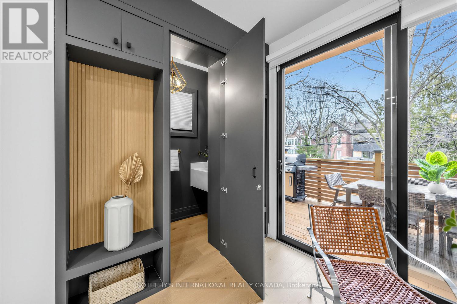 36 Ridley Gardens, Toronto (High Park-Swansea), Ontario  M6R 2T8 - Photo 13 - W12928030