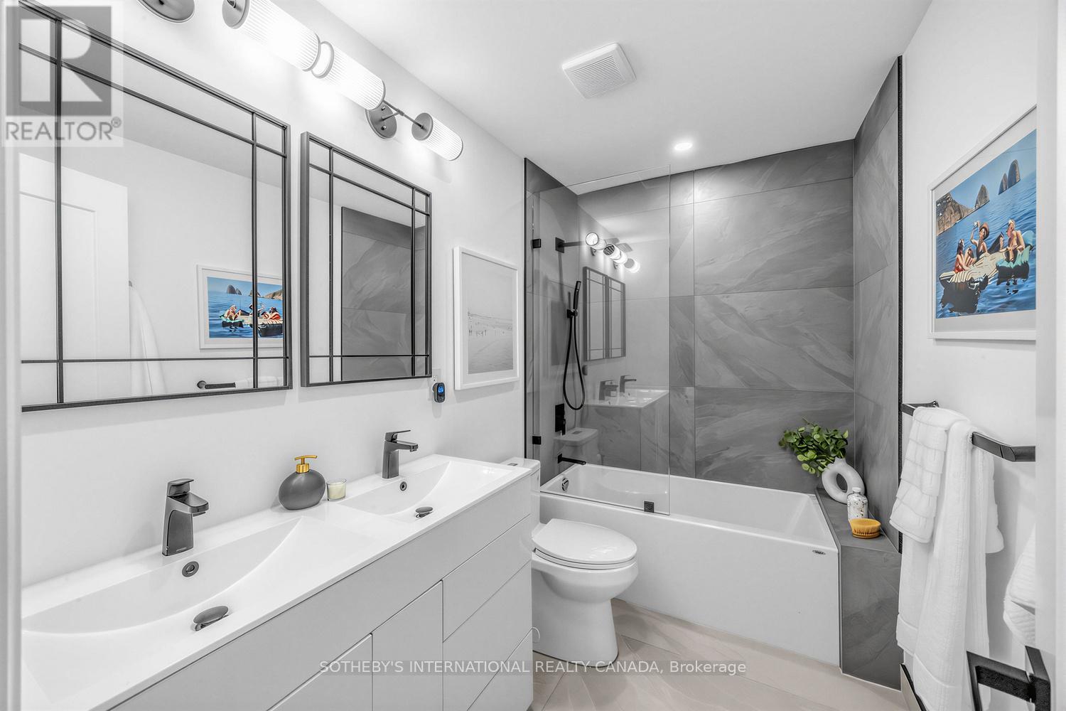 36 Ridley Gardens, Toronto (High Park-Swansea), Ontario  M6R 2T8 - Photo 24 - W12928030