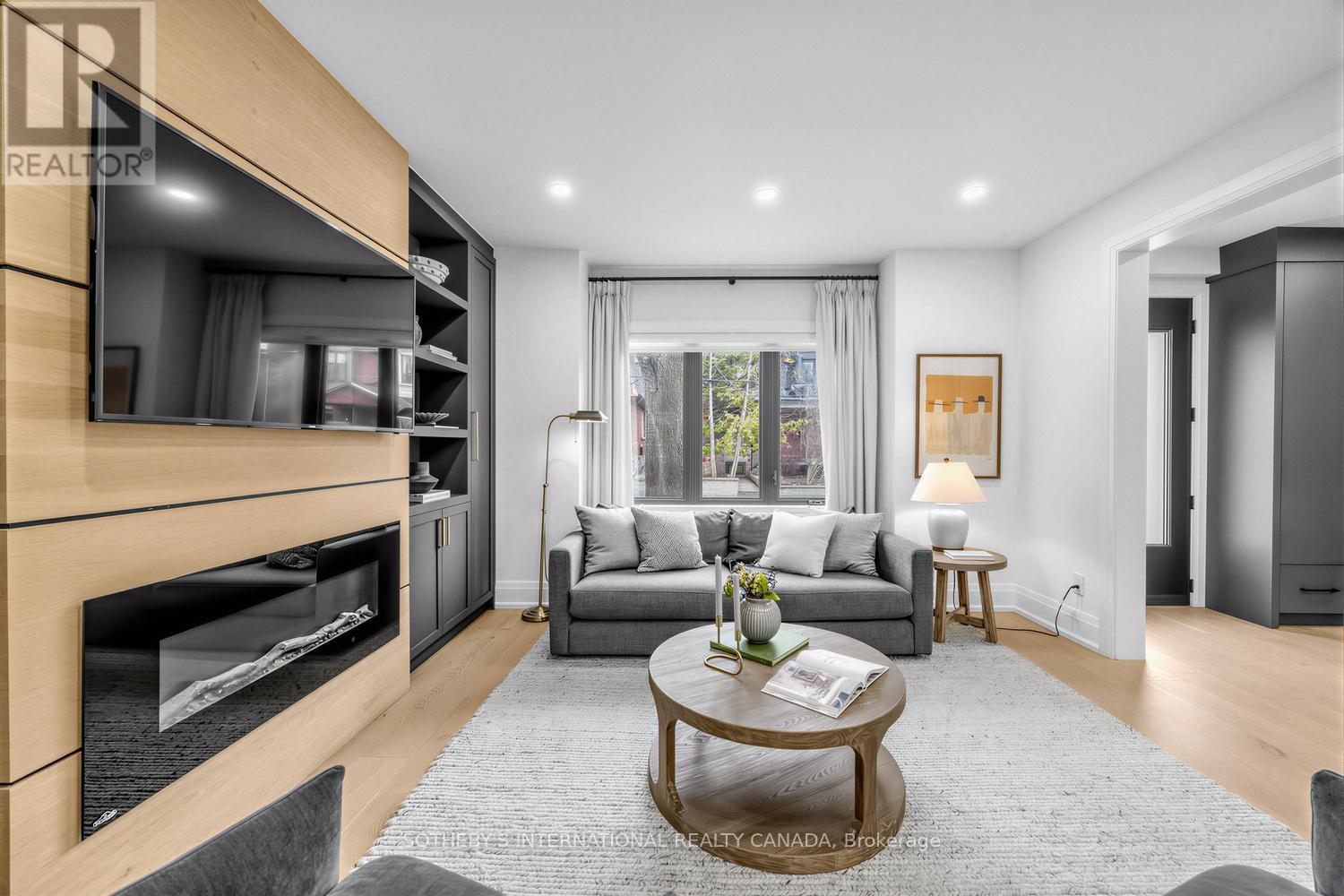 36 Ridley Gardens, Toronto (High Park-Swansea), Ontario  M6R 2T8 - Photo 5 - W12928030